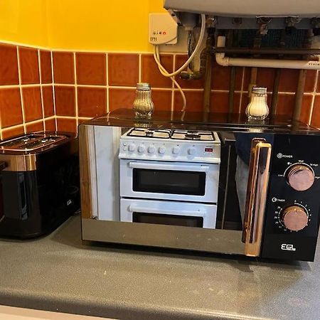 Ovington Grove 2 Fully Equipped Kitchen Free Parking 3 Bedrooms Netflix ニューカッスル・アポン・タイン エクステリア 写真