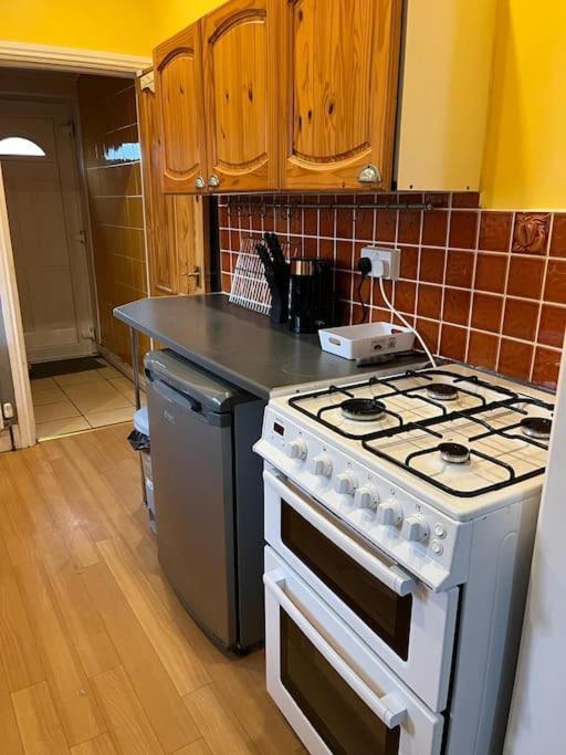 Ovington Grove 2 Fully Equipped Kitchen Free Parking 3 Bedrooms Netflix ニューカッスル・アポン・タイン エクステリア 写真