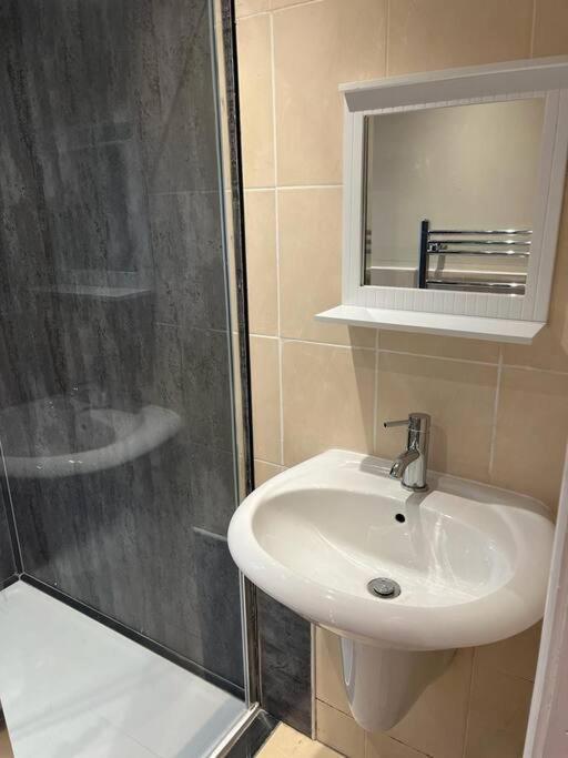 Ovington Grove 2 Fully Equipped Kitchen Free Parking 3 Bedrooms Netflix ニューカッスル・アポン・タイン エクステリア 写真