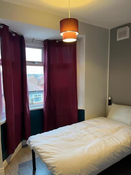 Ovington Grove 2 Fully Equipped Kitchen Free Parking 3 Bedrooms Netflix ニューカッスル・アポン・タイン エクステリア 写真