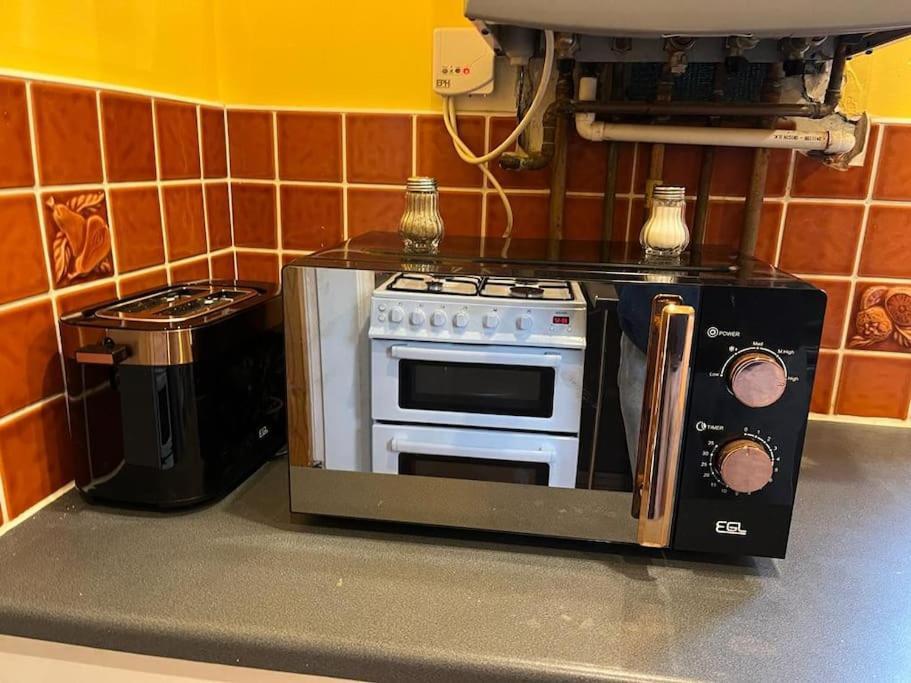 Ovington Grove 2 Fully Equipped Kitchen Free Parking 3 Bedrooms Netflix ニューカッスル・アポン・タイン エクステリア 写真